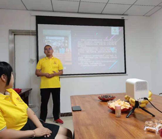 河南萬(wan)川環保設備有限公司2021年上半年錶彰大會(hui)