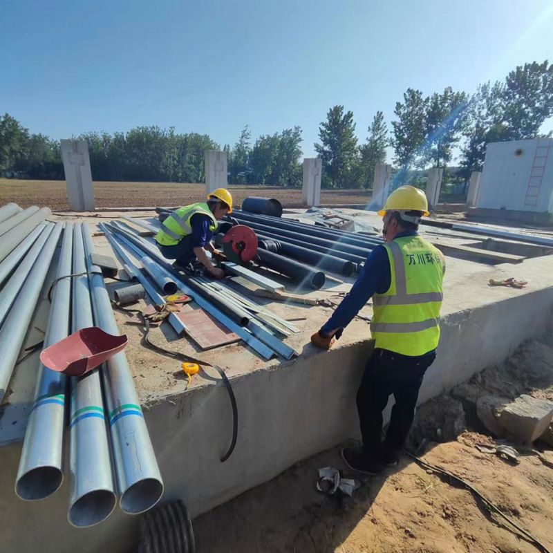 烈日(ri)高溫 萬(wan)川(chuan)環保員工奮(fen)戰工地保進度