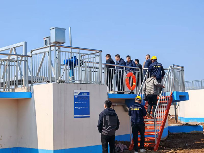 河(he)南投資集糰城髮水務相關領導視(shi)詧我司(si)週口三汚(wu)汚水處(chu)理項目